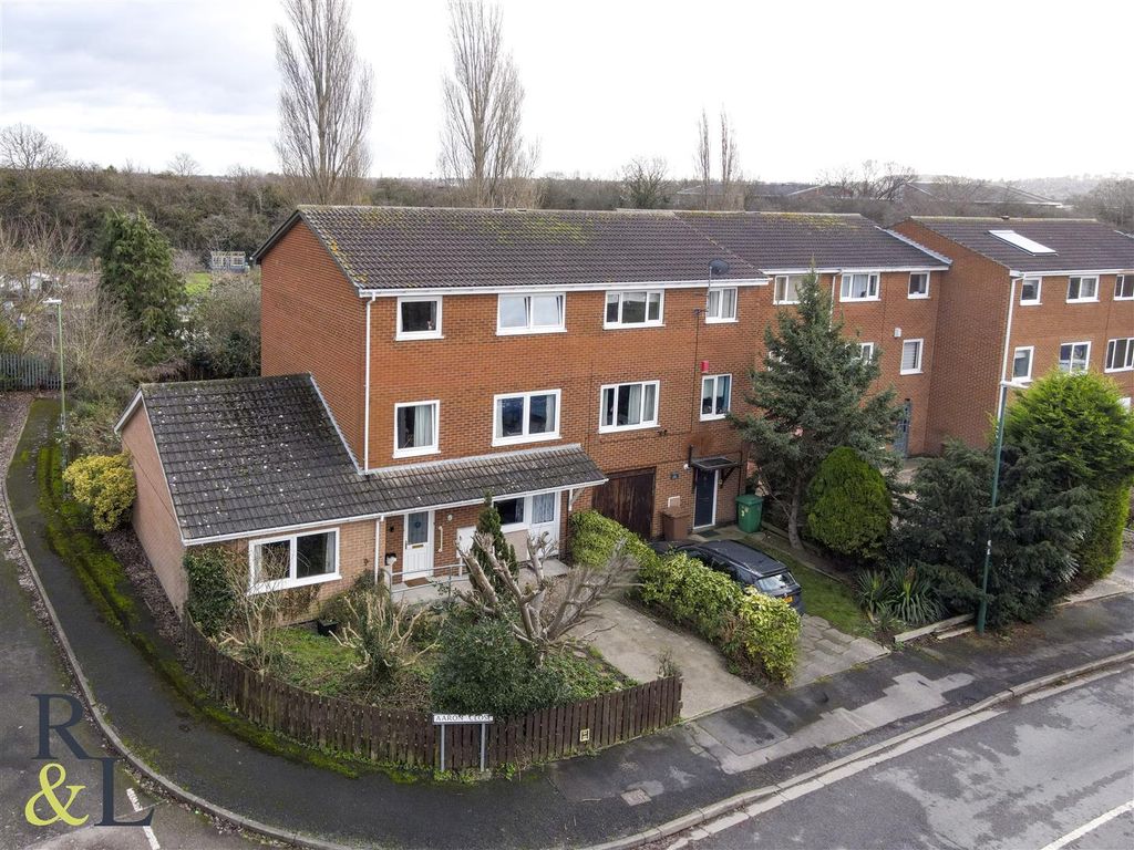 5 bed end terrace house for sale in Aaron Close, Wilford, Nottingham