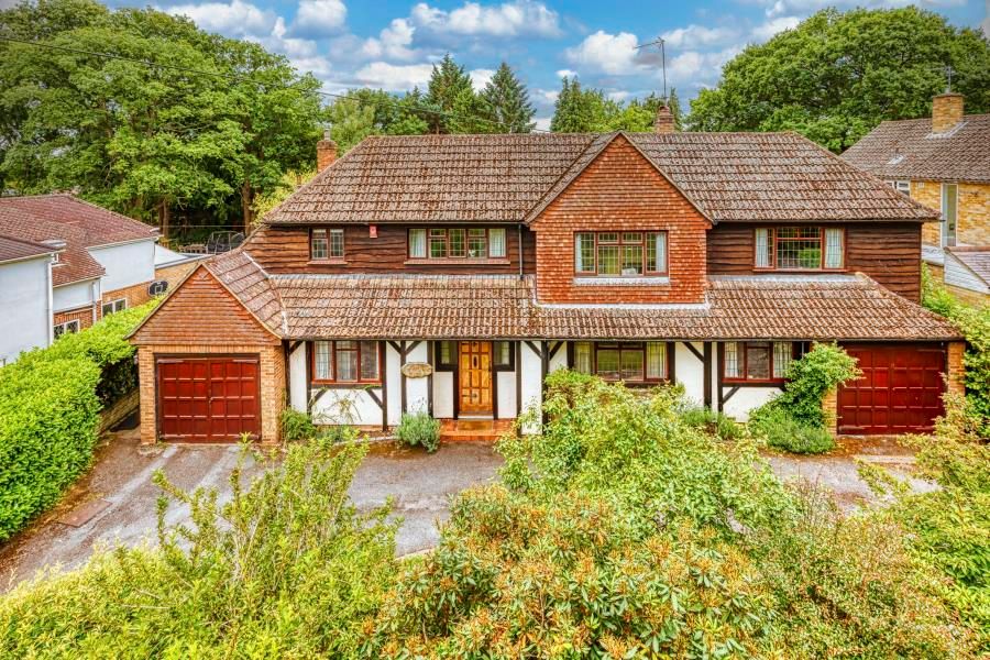 5 bed detached house for sale in Knowle Grove Close, Virginia Water
