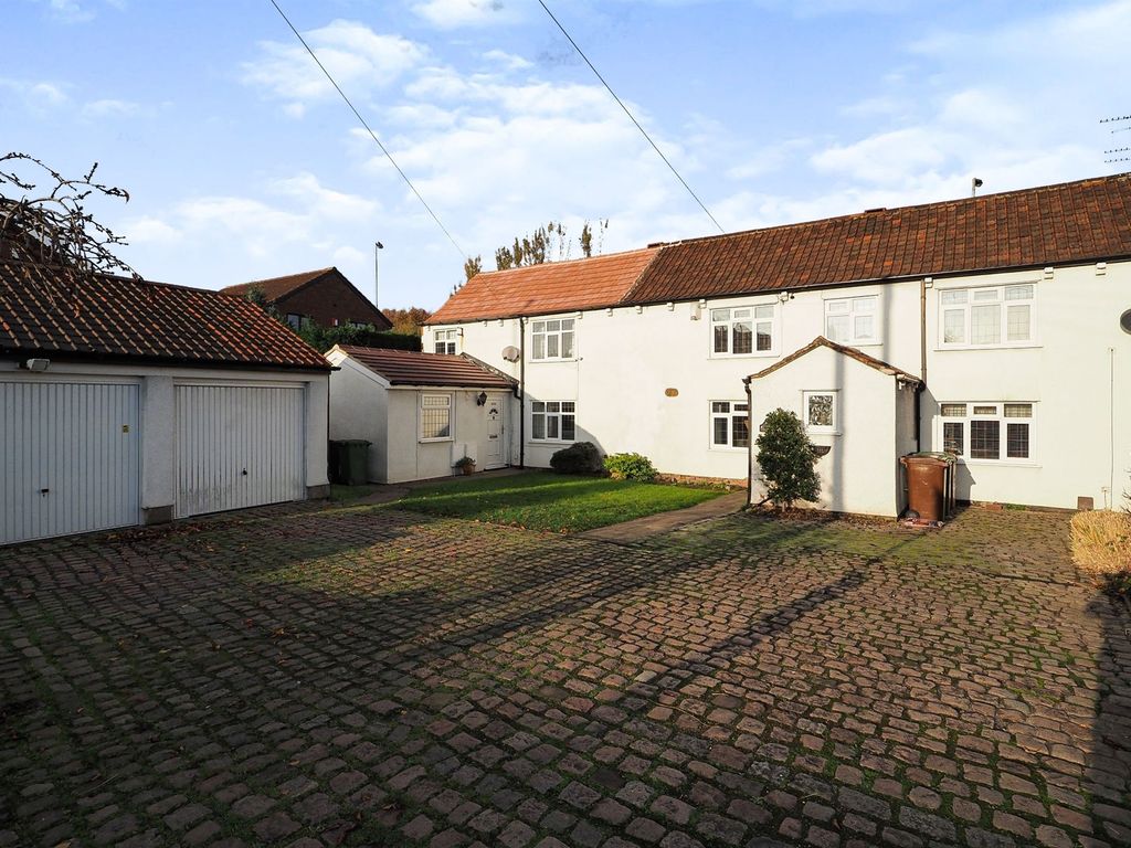 4 bed semidetached house for sale in Denby Dale Road East, Durkar