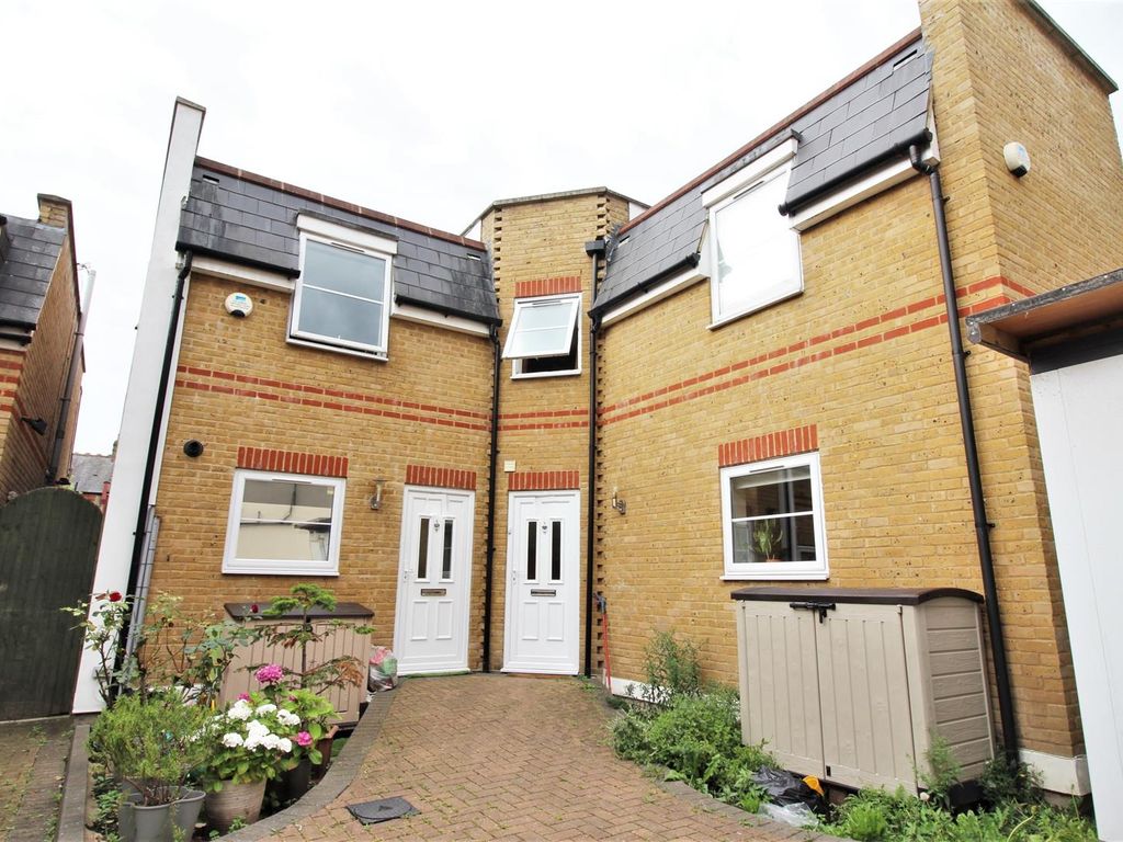 3 bed terraced house for sale in Myddleton Road, Bounds Green N22 Zoopla