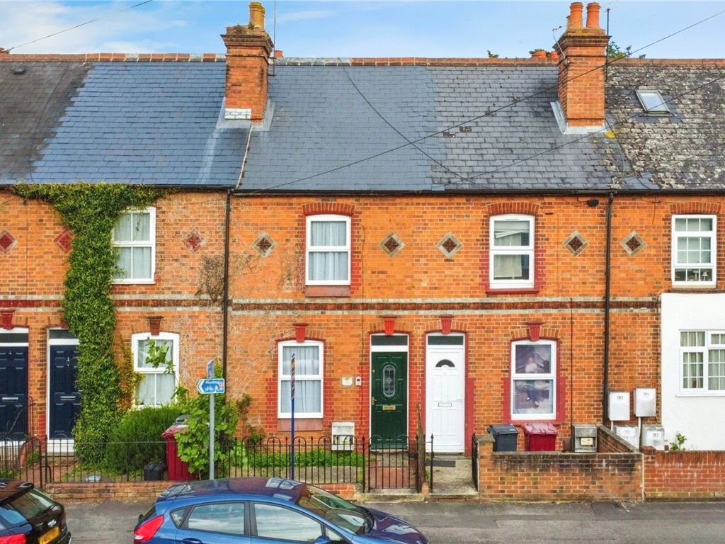 3 bed terraced house for sale in Elgar Road, Reading, Berkshire RG2, £