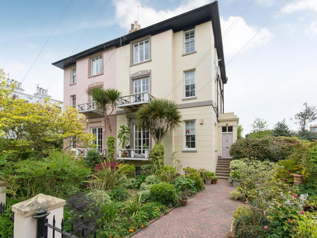 2 bed flat for sale in Vale Square, Ramsgate CT11 Zoopla