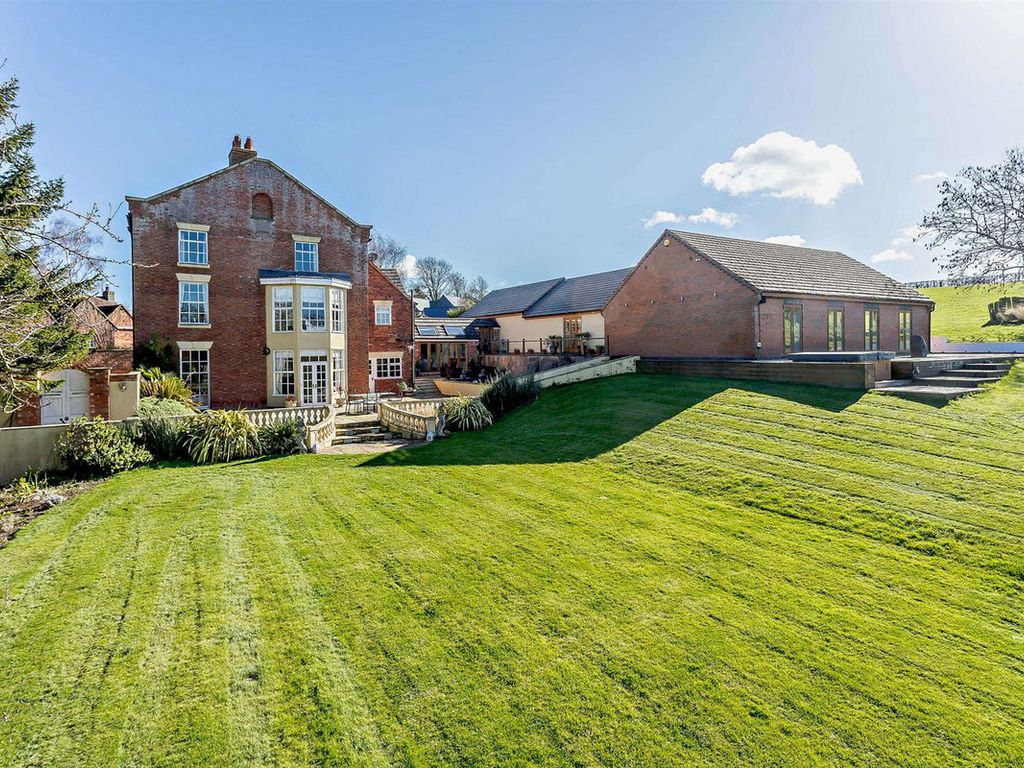 6 bed detached house for sale in Old Road, Braunston, Daventry