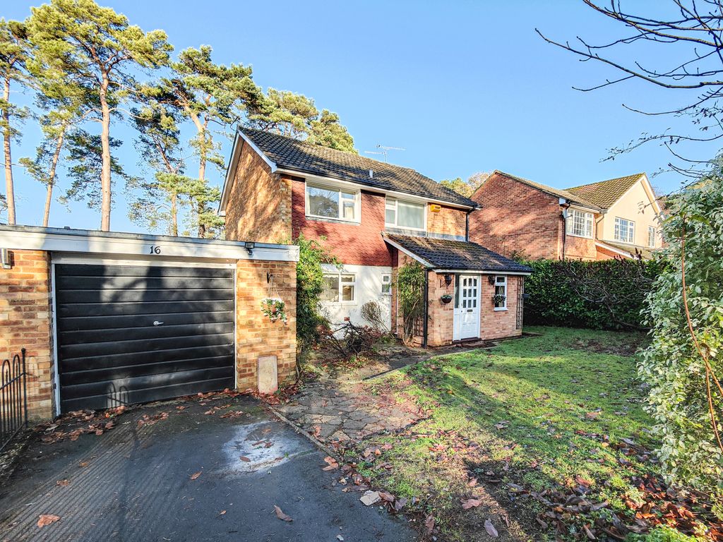 3 bed detached house for sale in Roundway, Camberley, Surrey GU15 Zoopla