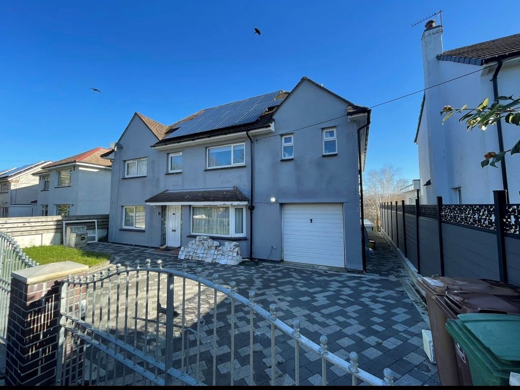 5 bed detached house for sale in Chaddlewood Close, Plympton, Plymouth