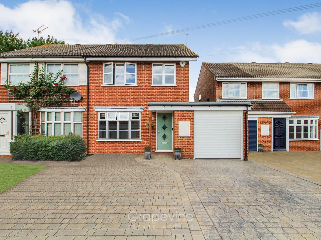 3 bed semidetached house for sale in Gainsborough Close, Woodley RG5