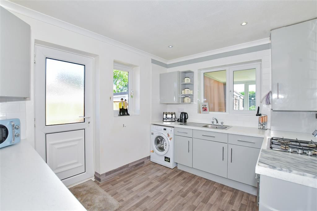 2 bed semidetached bungalow for sale in Whiteheads Lane, Bearsted