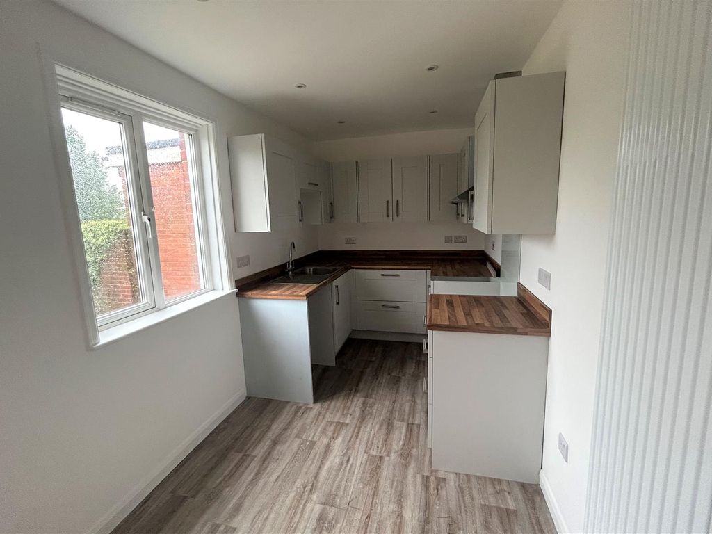 2 bed property to rent in Witt Road, Fair Oak, Eastleigh SO50, £1,250 pcm Zoopla