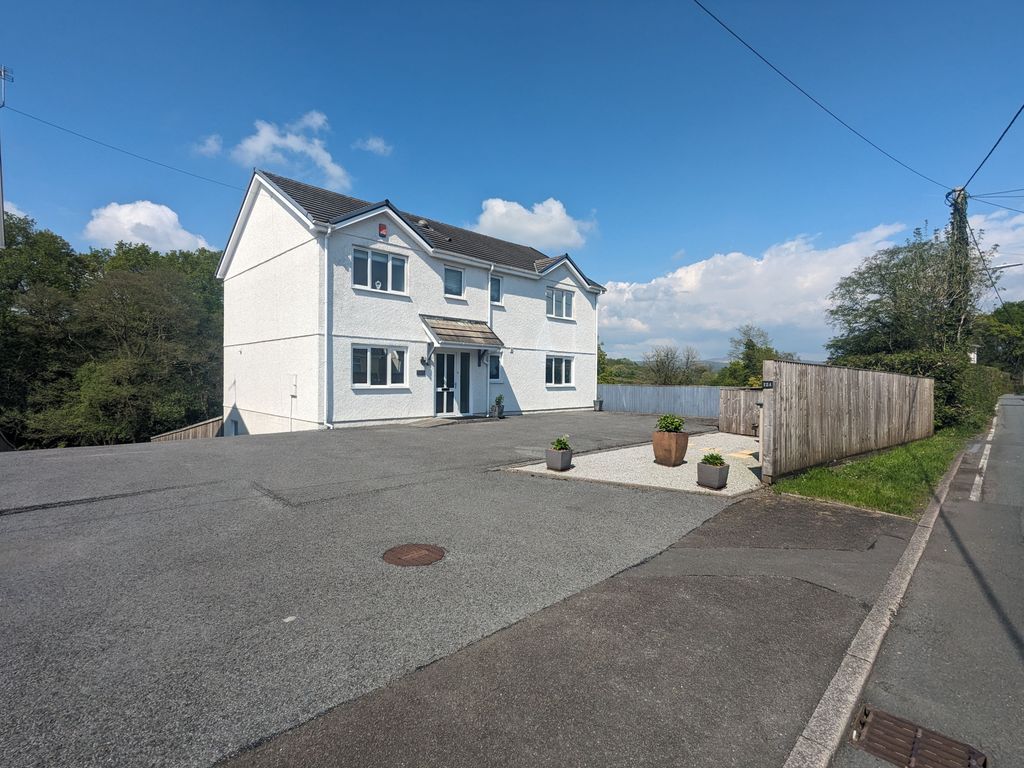 5 bed detached house for sale in Tycroes Road, Tycroes, Ammanford SA18