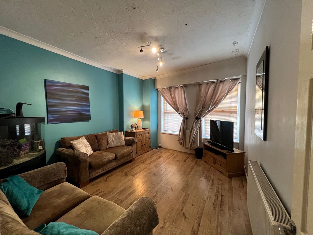 2 bed property to rent in Pecks Court, High Street, Chatteris PE16, £