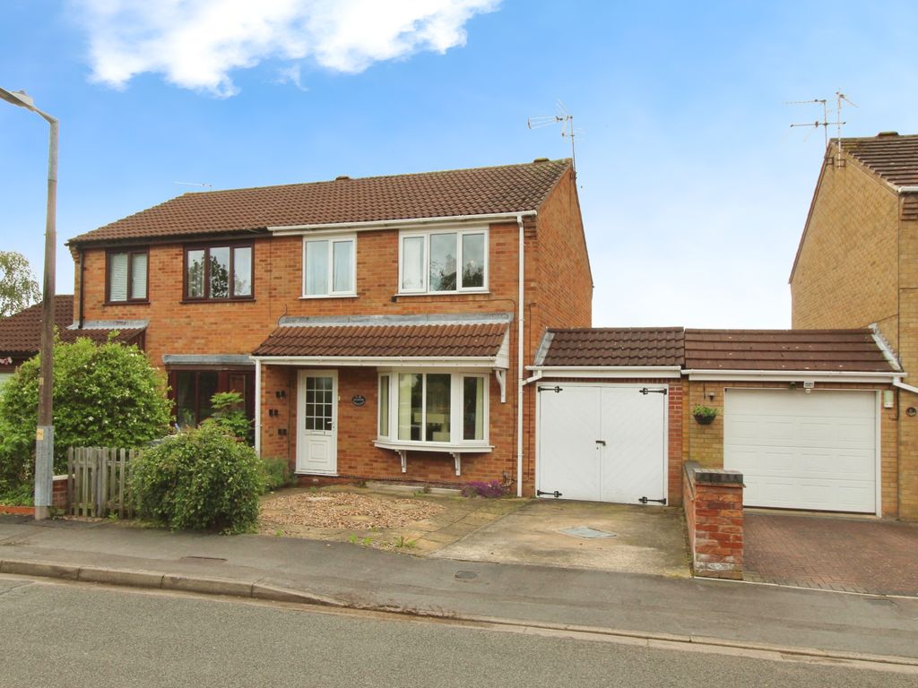 4 bed semidetached house for sale in Elsham Crescent, Lincoln LN6, £