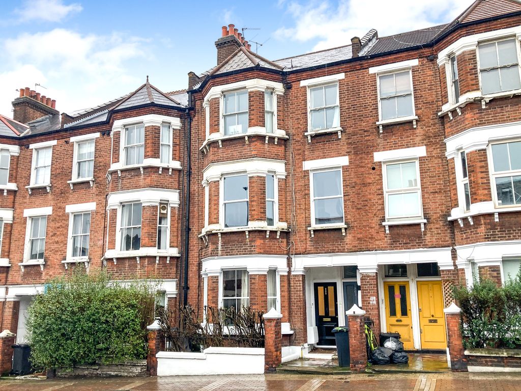 3 bed flat for sale in Latchmere Road, London SW11, £480,000 Zoopla