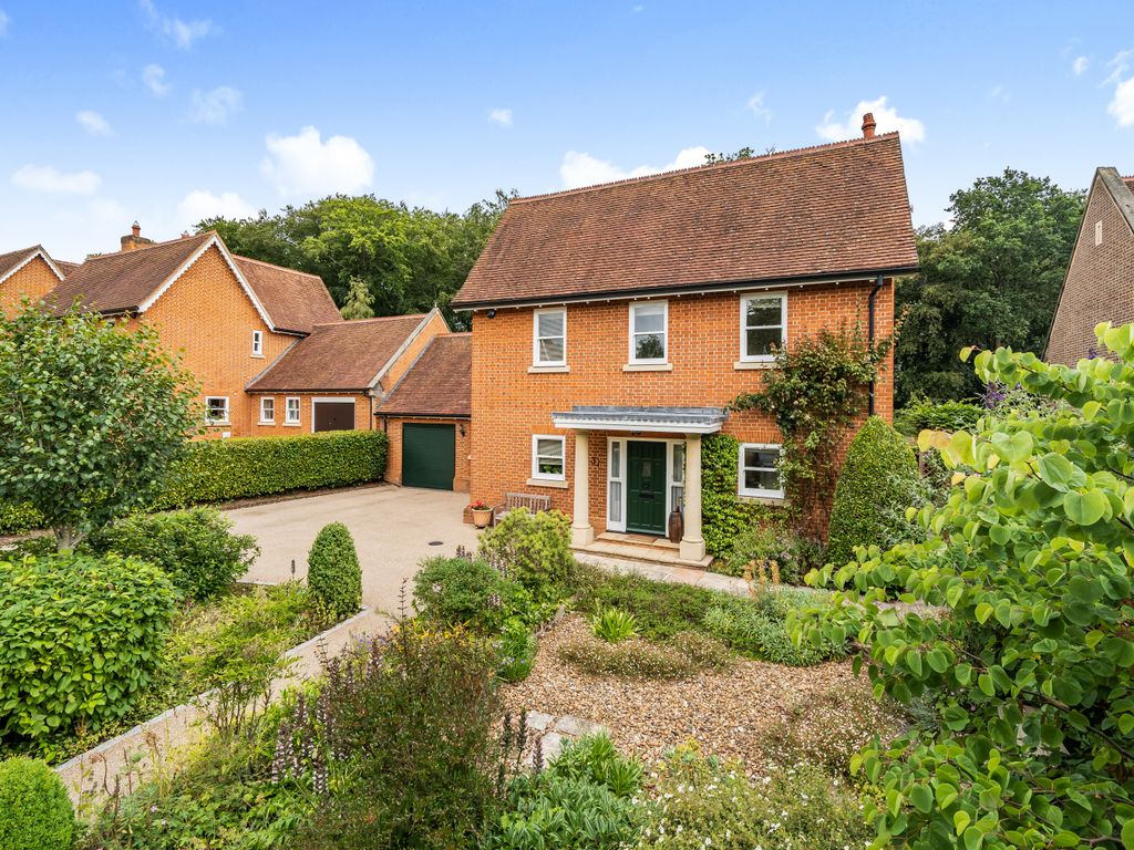 3 bed linkdetached house for sale in Hazel Grove, Kingwood, HenleyOn
