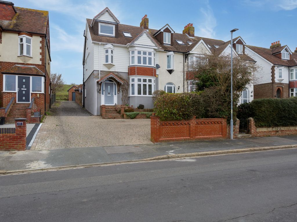 4 bed end terrace house for sale in Woodfield Avenue, Farlington
