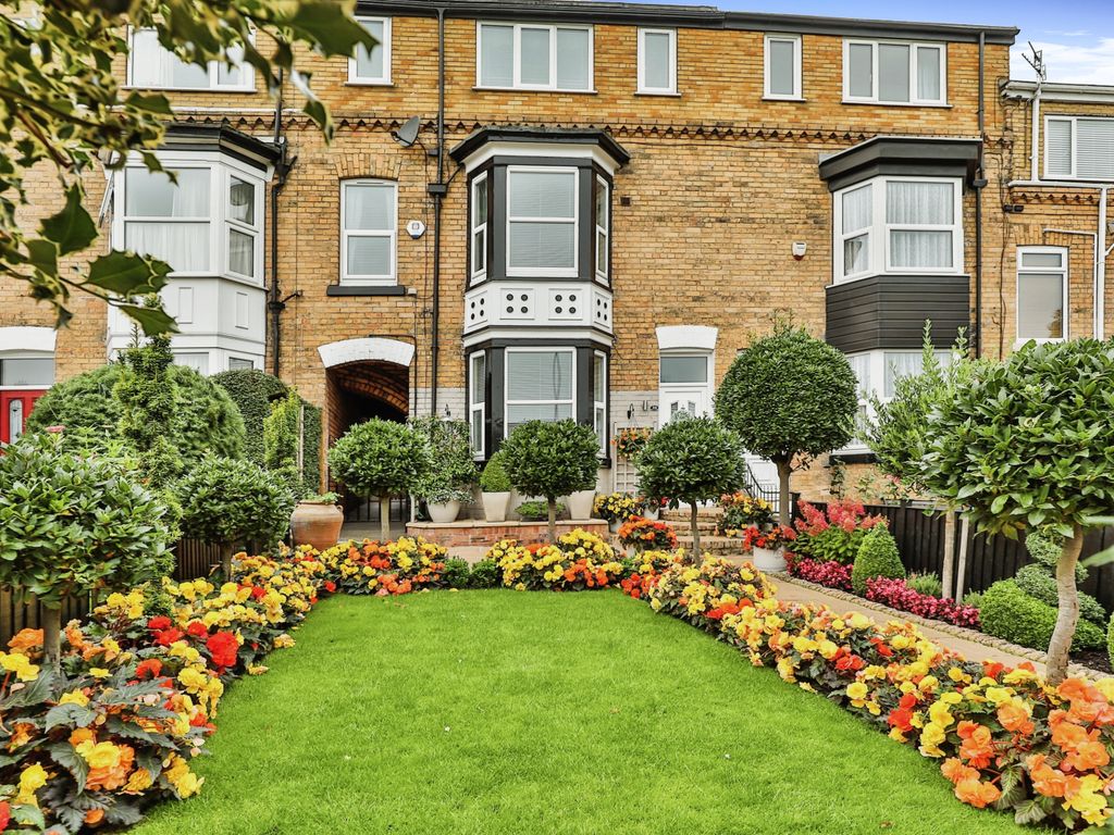 4 bed terraced house for sale in Columbus Ravine, Scarborough YO12, £