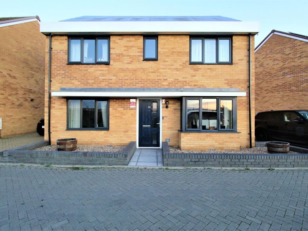 4 bed detached house to rent in Pintail Close, East Tilbury, Tilbury