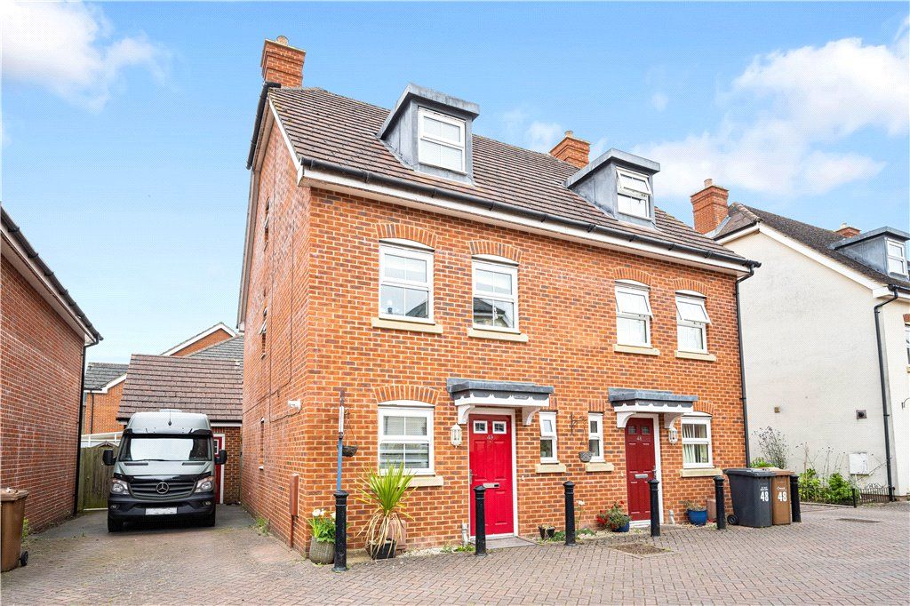 3 bed semidetached house for sale in Withy Close, Romsey, Hampshire