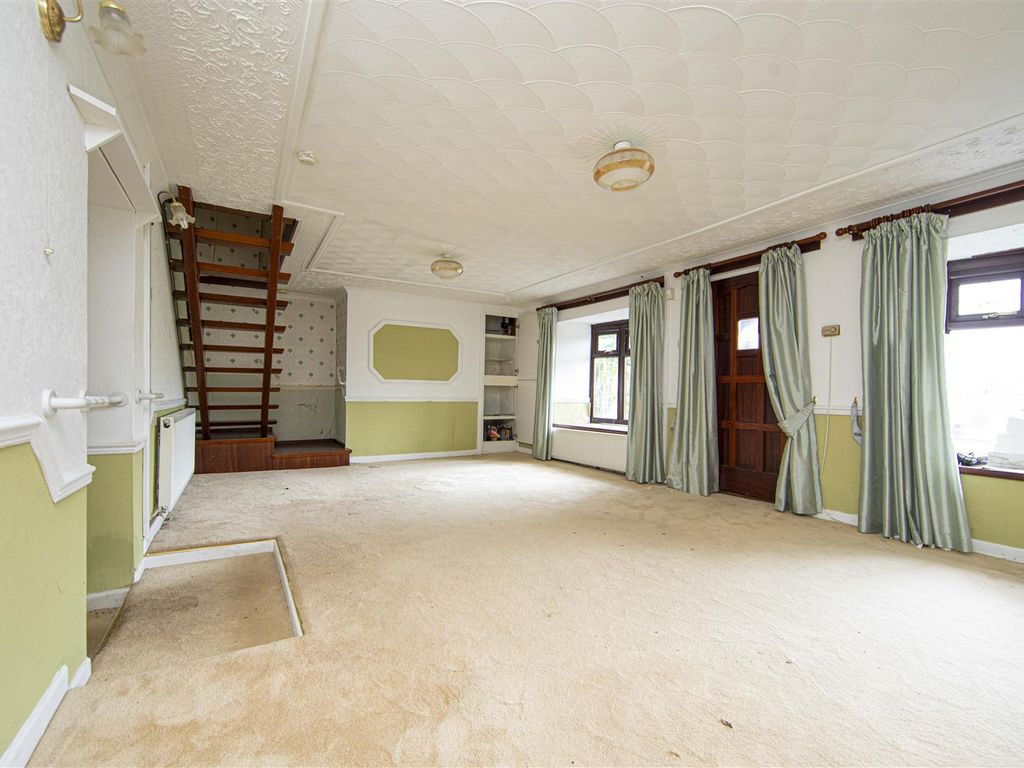 3 bed detached house for sale in Pentwyn Deintyr, Quakers Yard