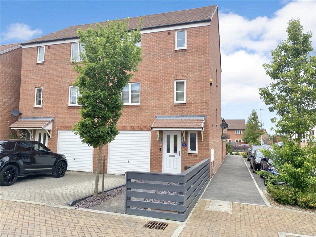 5 bed semidetached house for sale in Potter Way, Winnersh, Wokingham