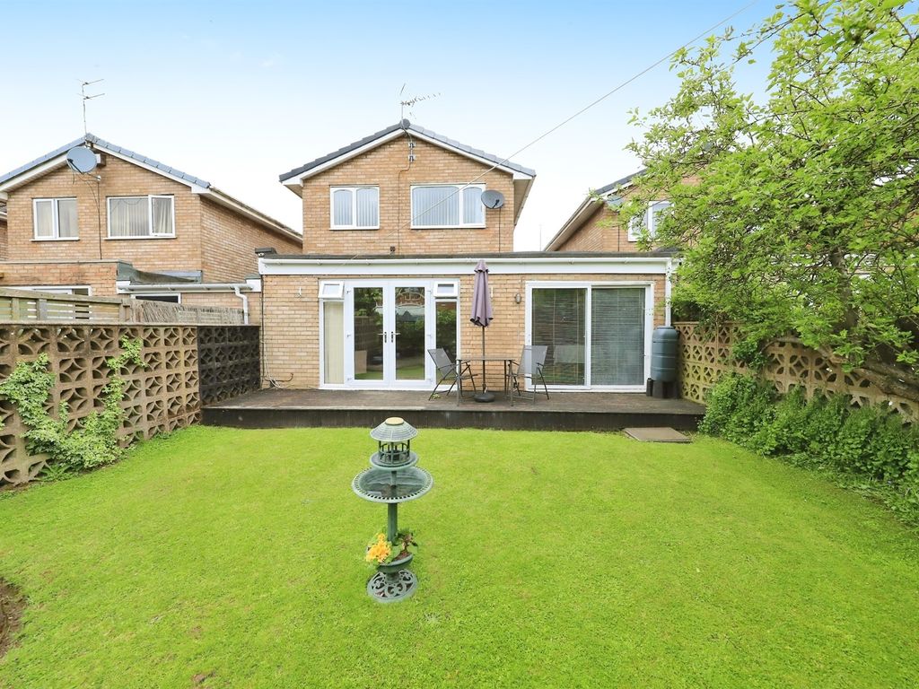 4 bed link detached house for sale in Oakridge Drive, Willenhall WV12