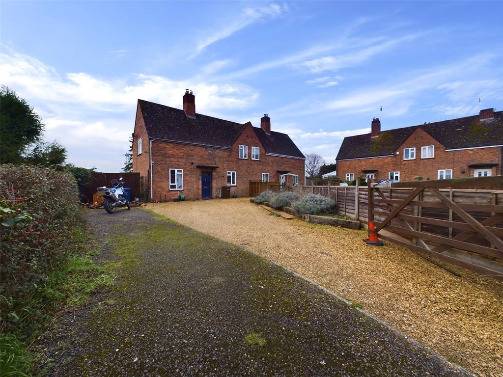 3 bed semidetached house for sale in Persh Way, Maisemore, Gloucester