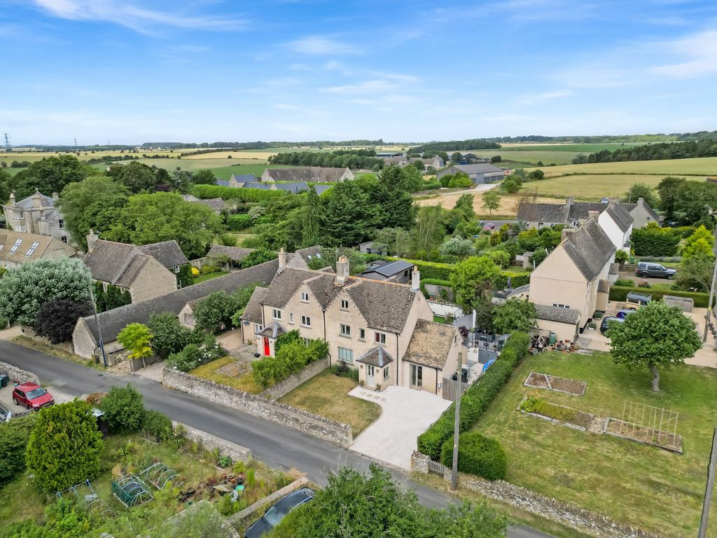 3 bed semidetached house for sale in The Approach, Aldsworth