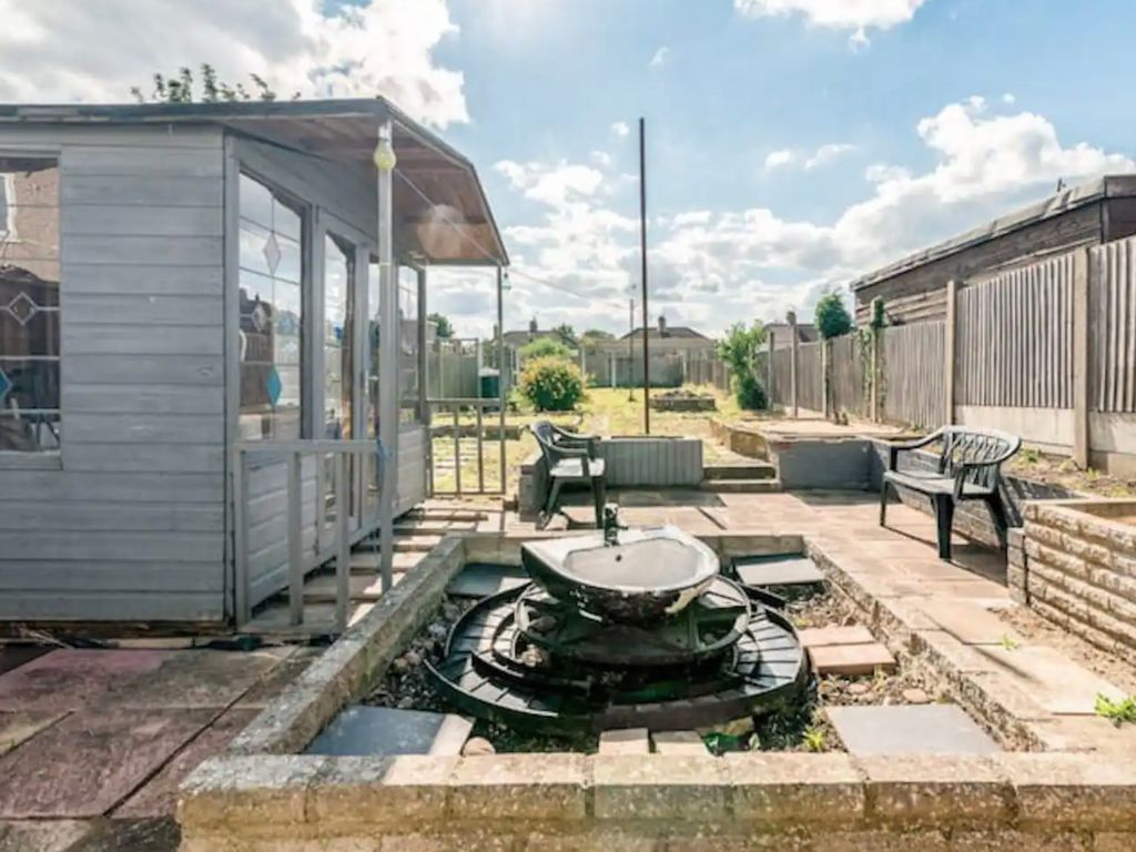 3 bed semidetached house for sale in Scott Road, Chadwell St Mary