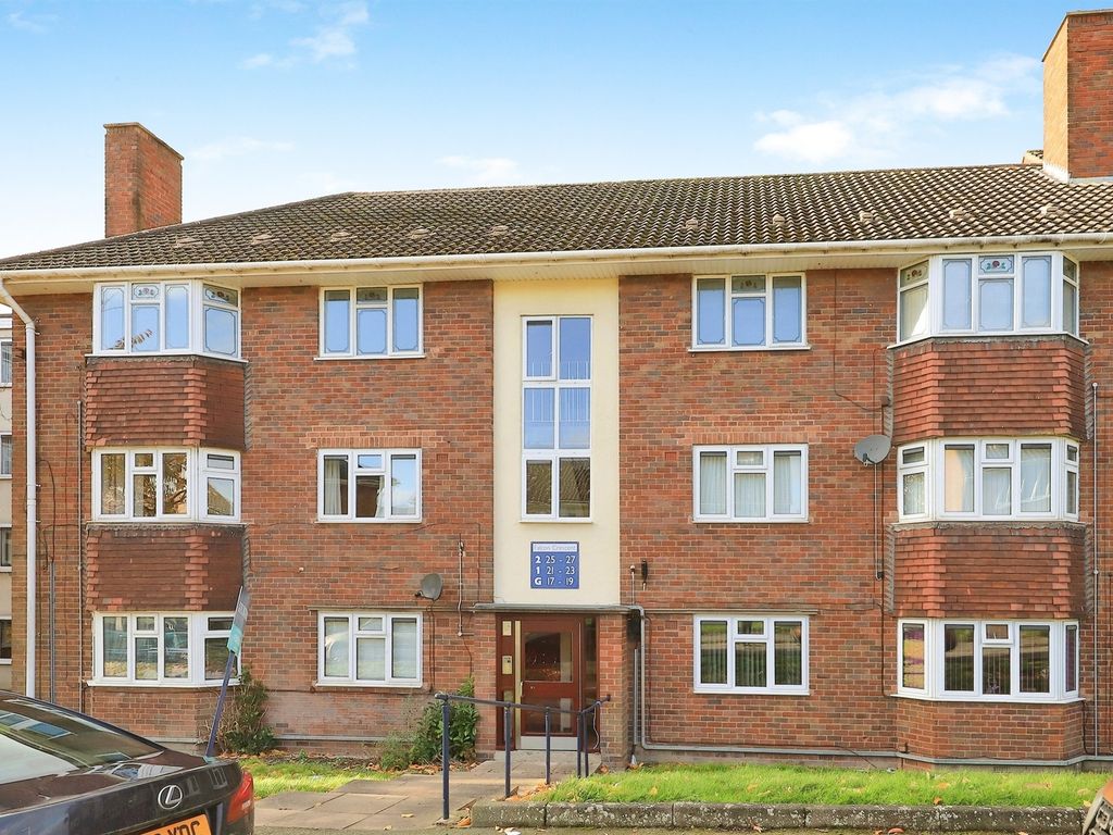 3 bed flat for sale in Falcon Crescent, Bilston WV14, £120,000 Zoopla