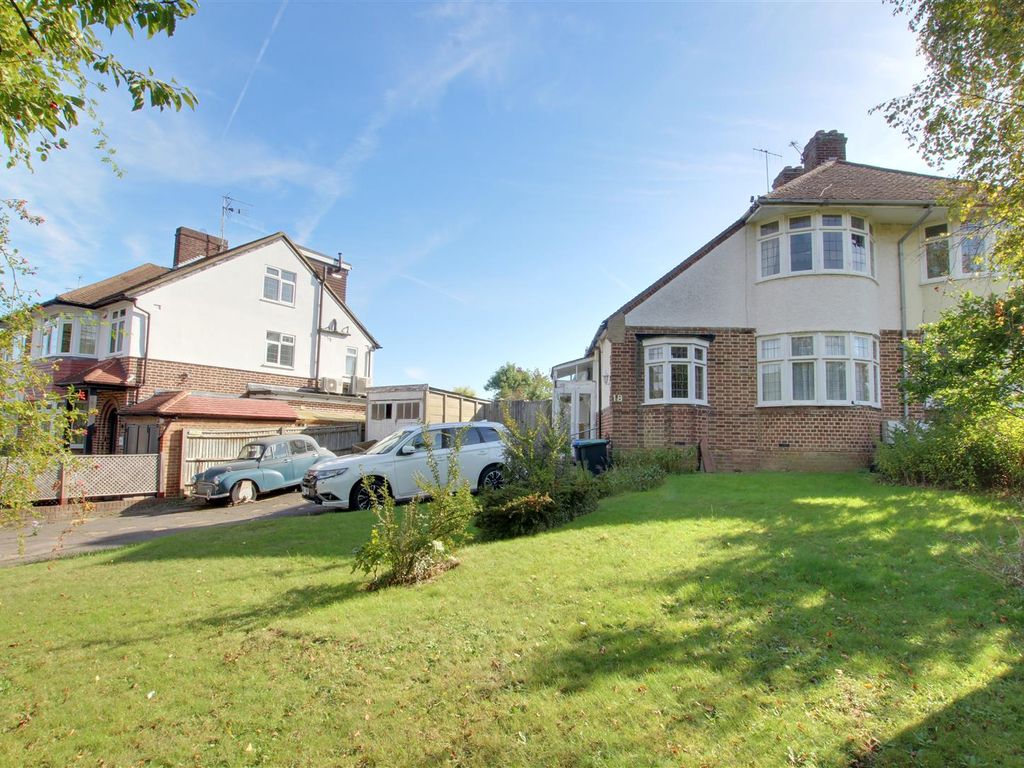 4 bed property for sale in Uplands Way, London N21, £825,000 - Zoopla