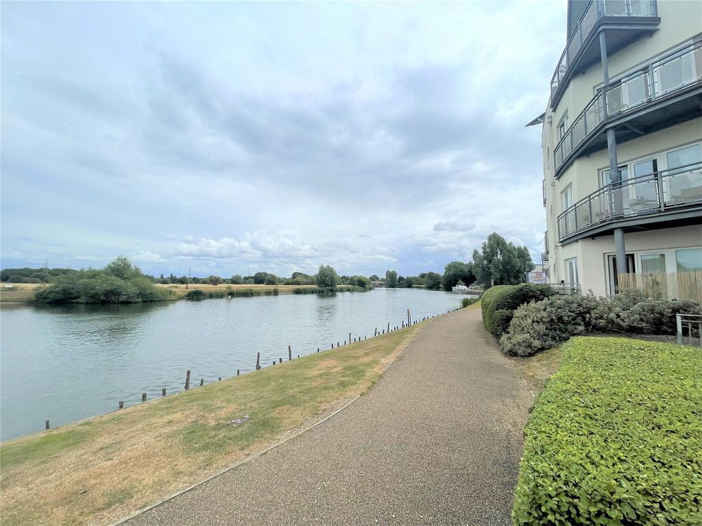 2 bed flat for sale in Bridge Wharf, Chertsey KT16 Zoopla