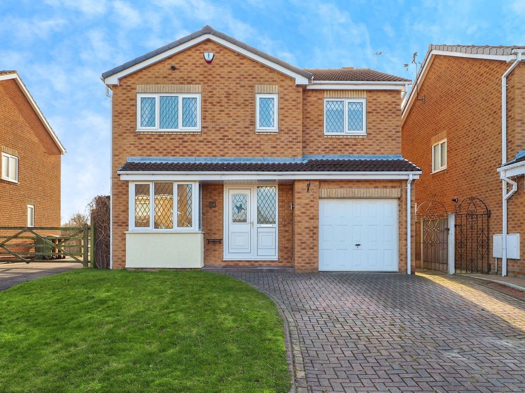 4 bed detached house for sale in Kingfisher Close, Durkar WF4, £350,000