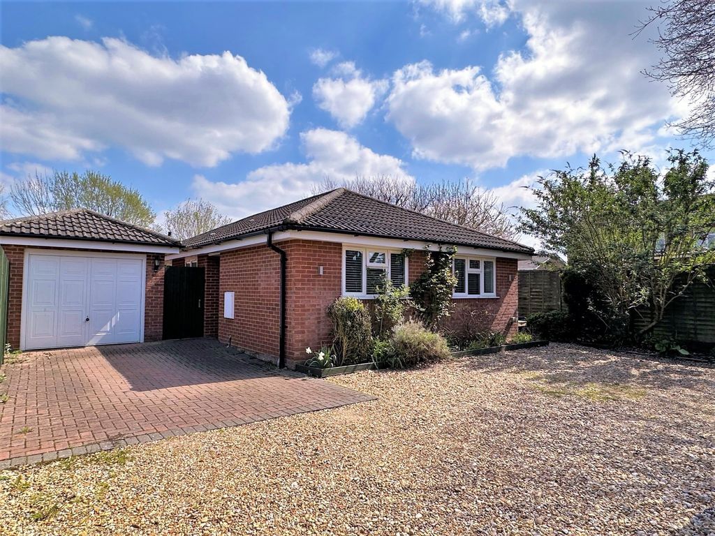 3 bed detached bungalow for sale in Holbury Drove, Holbury, Southampton