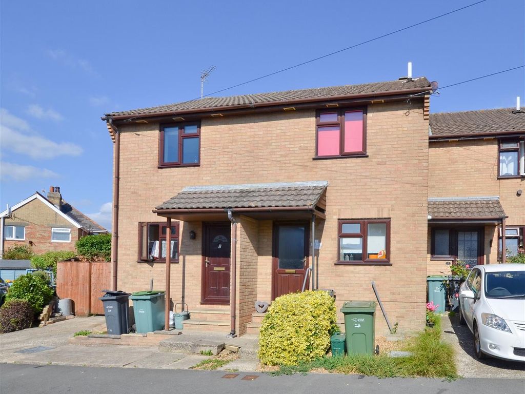 2 bed terraced house for sale in Clarence Road, East Cowes PO32 Zoopla