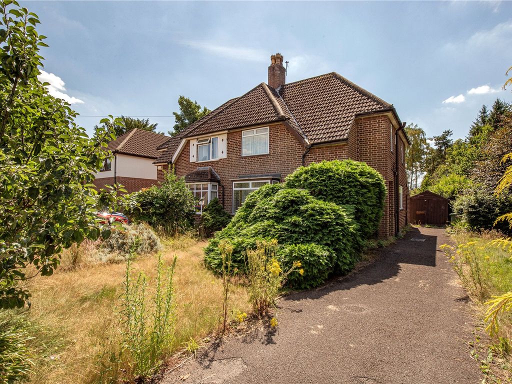 3 bed semidetached house for sale in Malmains Drive, Frenchay, Bristol