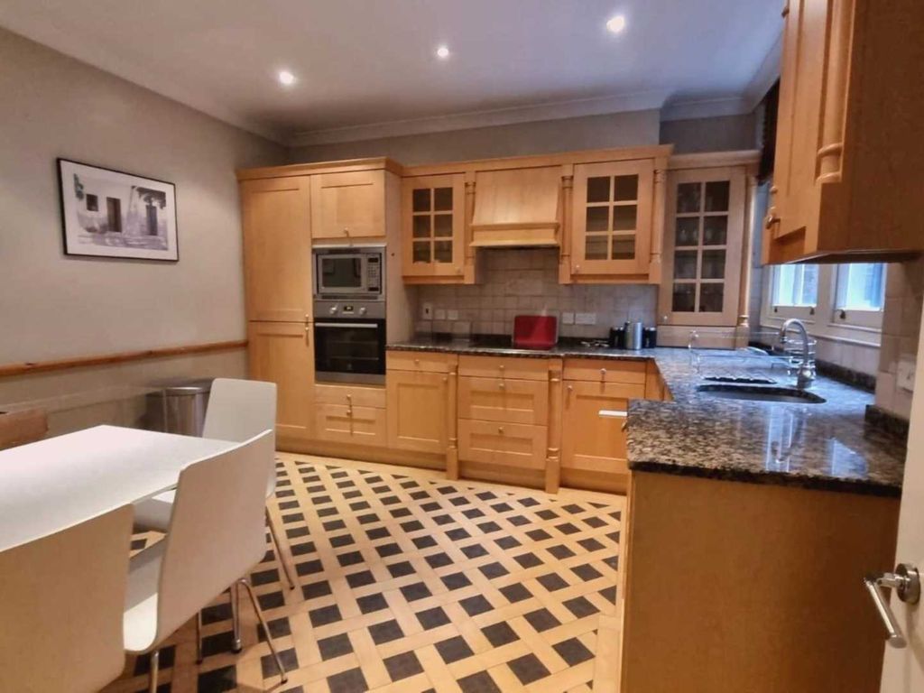 2 bed flat to rent in Lincoln House, Basil Street, Knightsbridge SW3, £