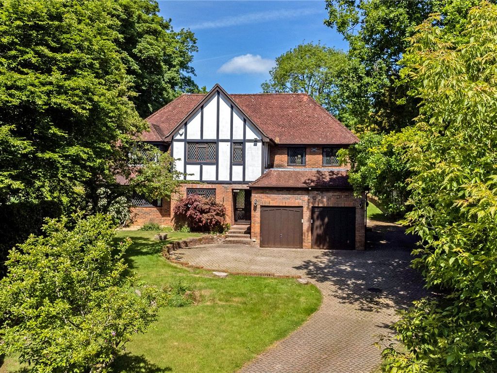 5 bed detached house for sale in Wellhouse Road, Beech, Alton