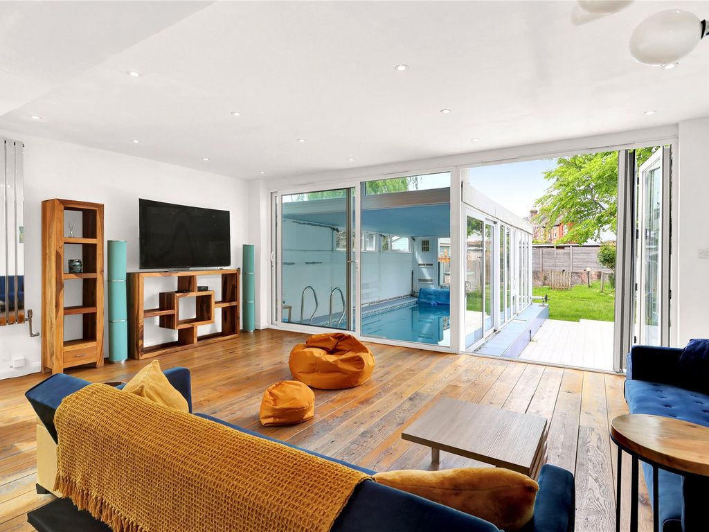 3 bed bungalow for sale in Haliburton Road, Twickenham TW1 Zoopla