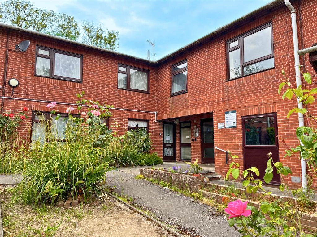 1 bed flat to rent in Willow Glen, St Leonards On Sea TN37, £890 pcm