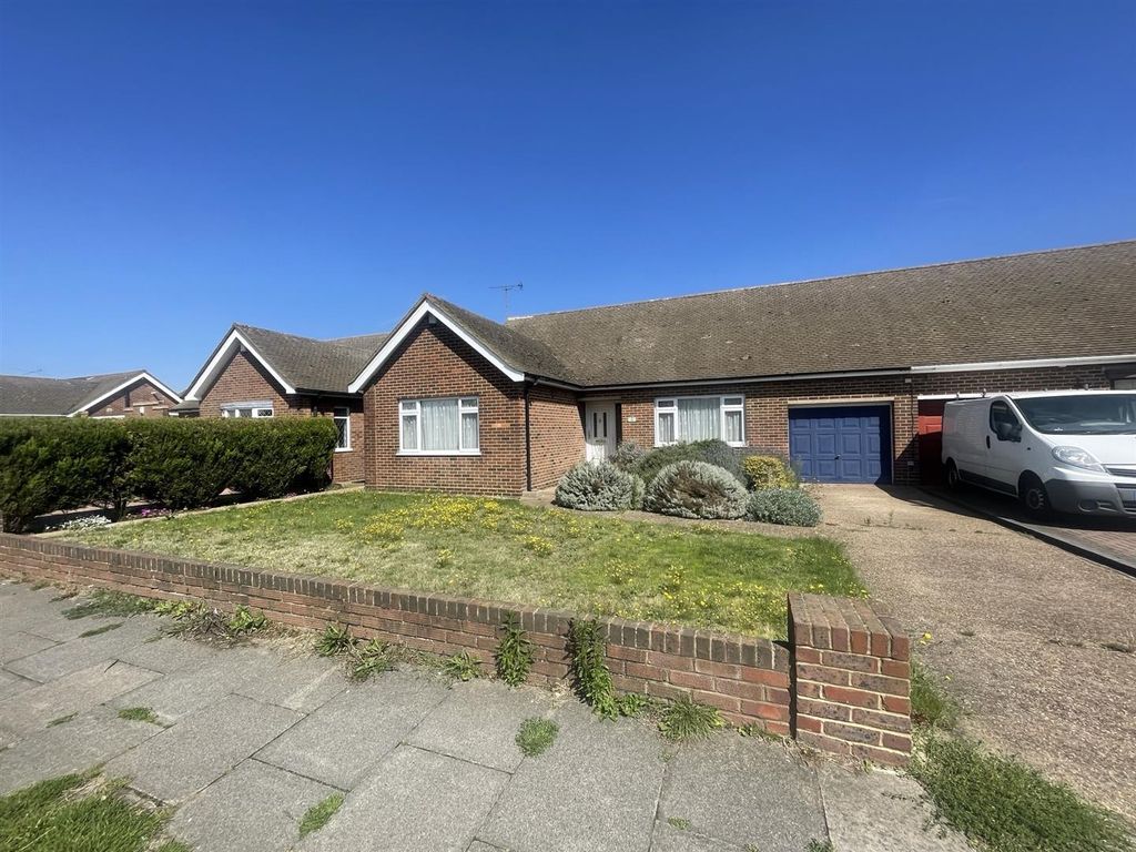 3 bed detached bungalow for sale in Heath Road, Orsett Heath, Grays