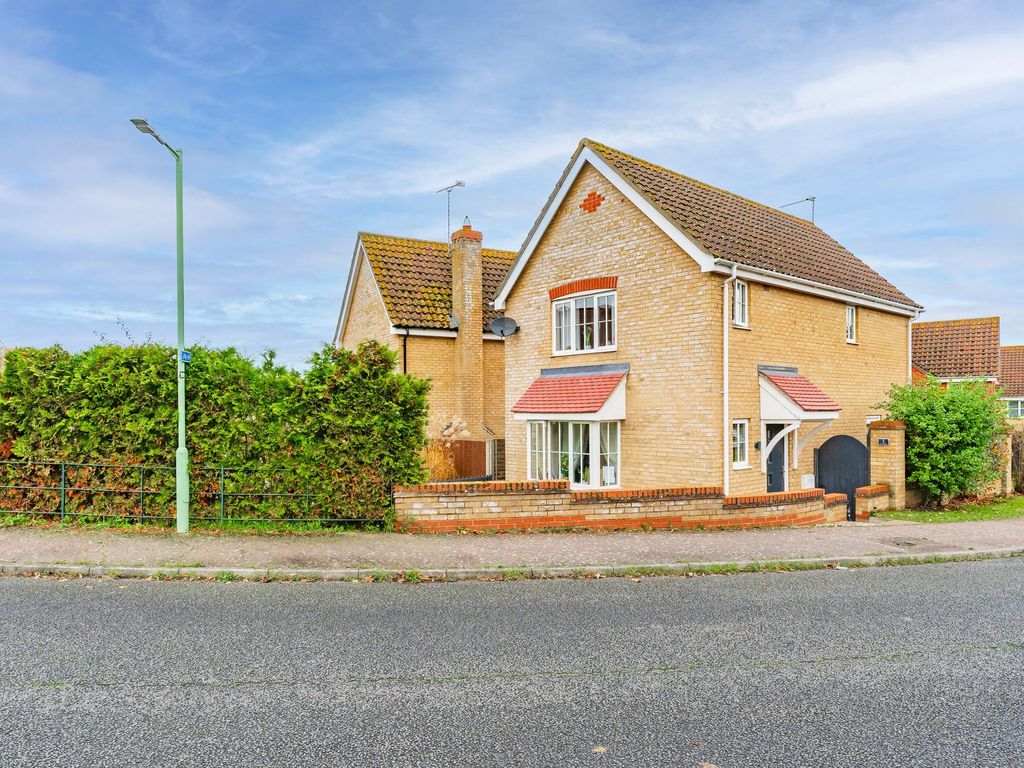 3 bed detached house for sale in Pains Close, Worlingham NR34, £295,000