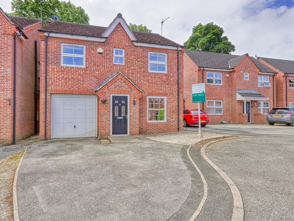 3 bed detached house for sale in Ralley Close, Holmewood, Chesterfield