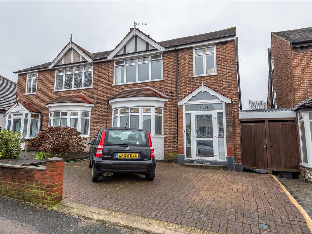 3 bed semidetached house for sale in Larkshall Road, London E4, £