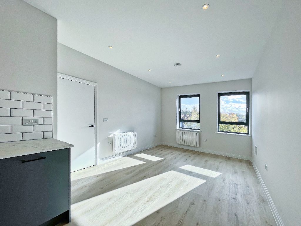 2 bed flat to rent in Pembroke Broadway, Camberley GU15, £1,600 pcm Zoopla