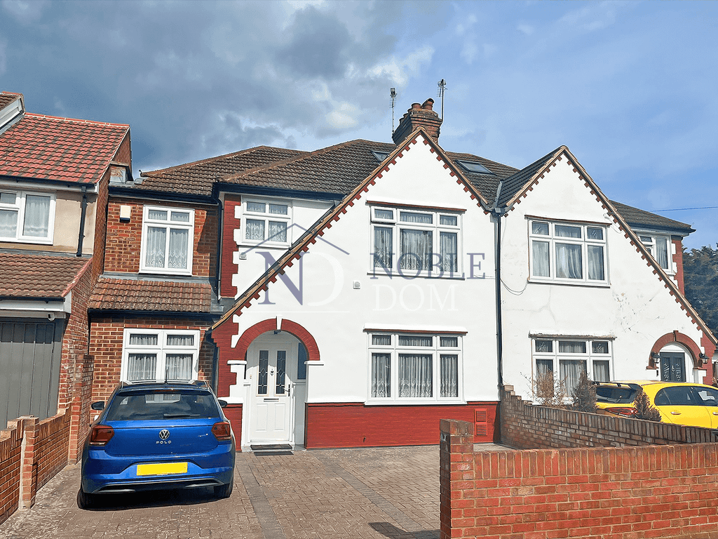 4 bed semidetached house for sale in Cardington Square, Hounslow TW4