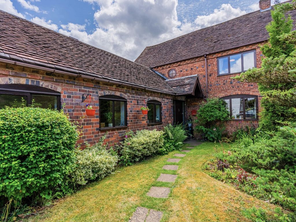 4 bed barn conversion for sale in Lutley Lane, Hayley Green, Halesowen