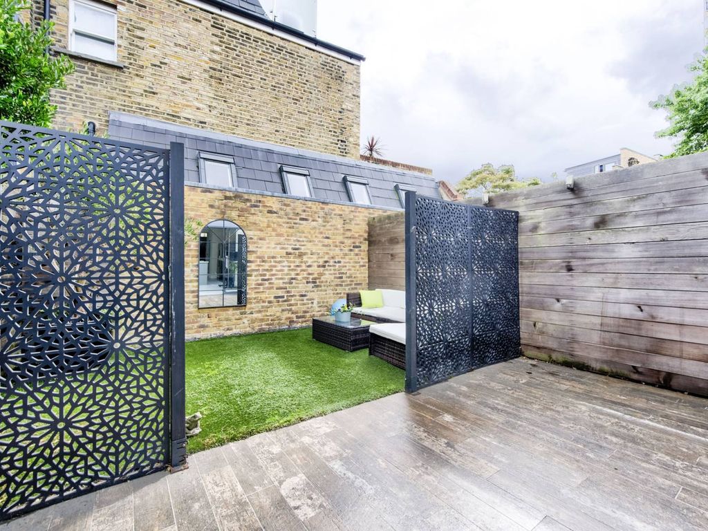 4 bed property for sale in Stephendale Road, Sands End, London SW6, £