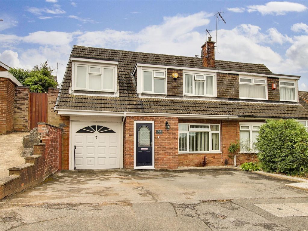 4 bed town house for sale in Stuart Close, Arnold, Nottinghamshire NG5