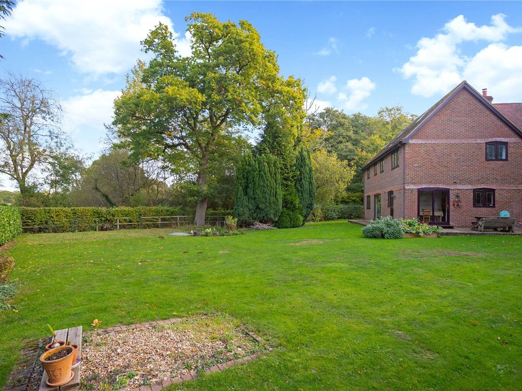 5 bed detached house for sale in Hillside, Tadley RG26, £900,000 Zoopla