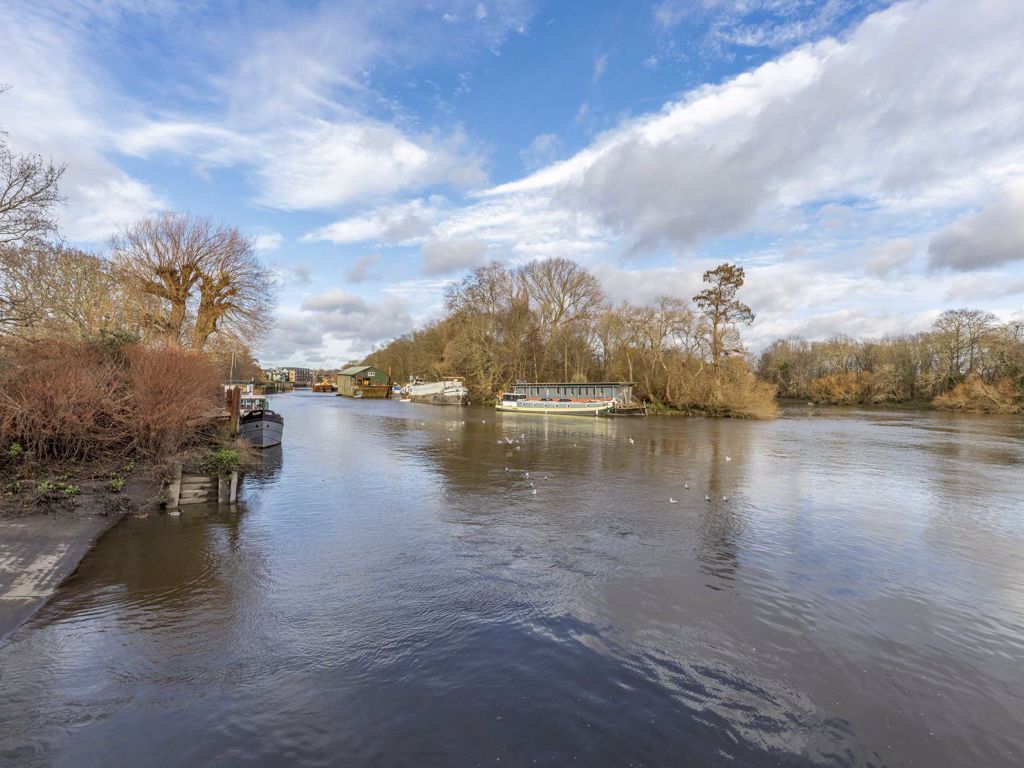 Railshead Road Isleworth TW7  