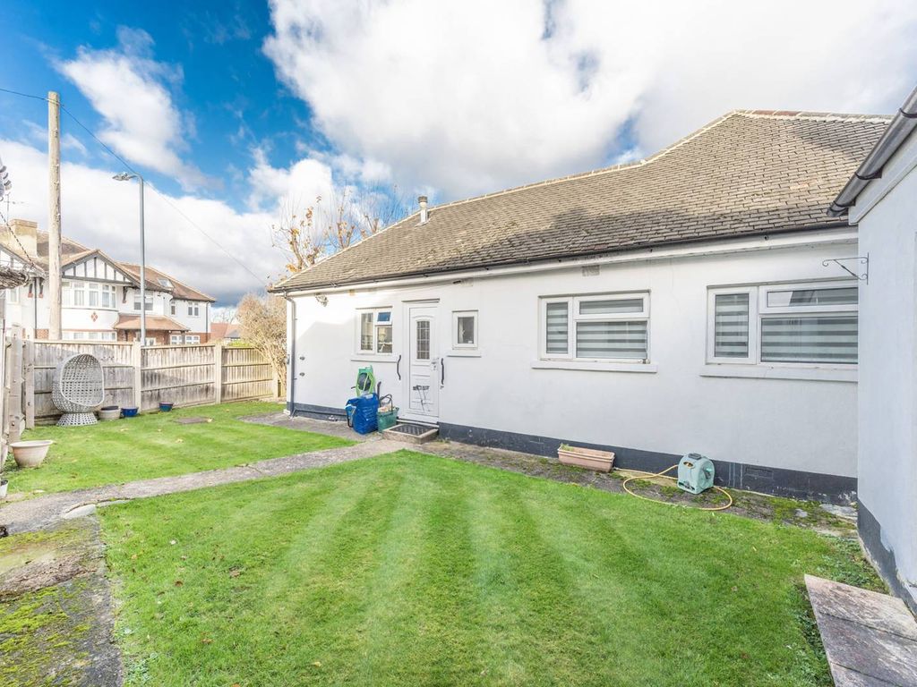 2 bed bungalow for sale in Woodhill Crescent, Kenton, Harrow HA3, £